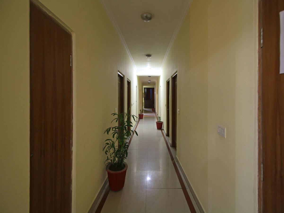 Hotel Oyo 5667 Katra Continental Extérieur photo