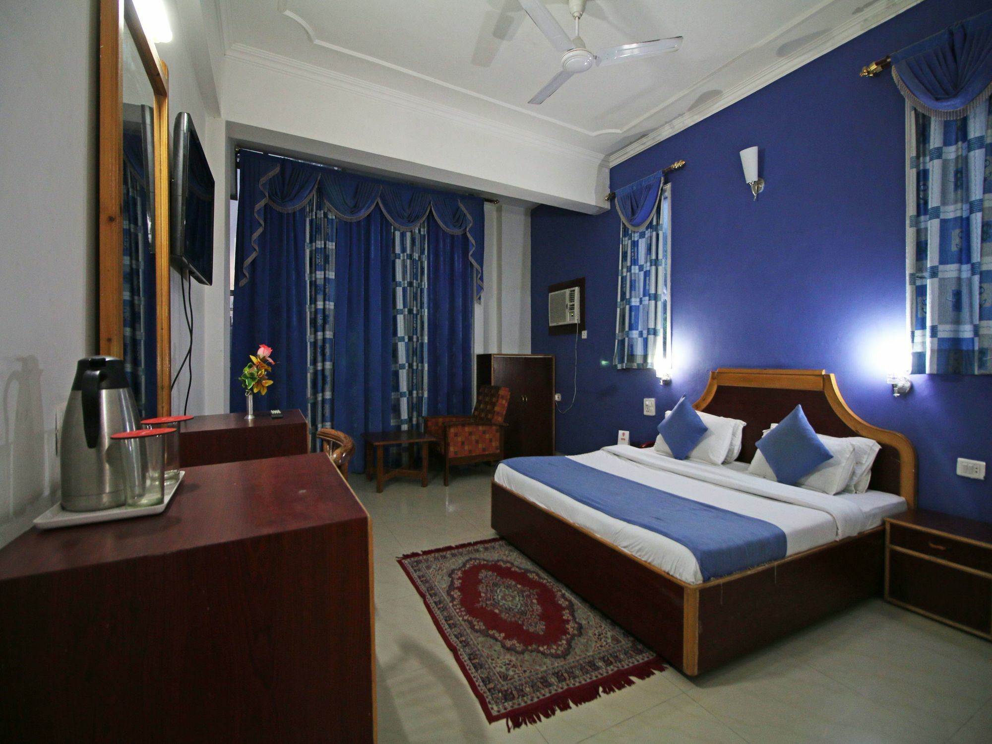 Hotel Oyo 5667 Katra Continental Extérieur photo