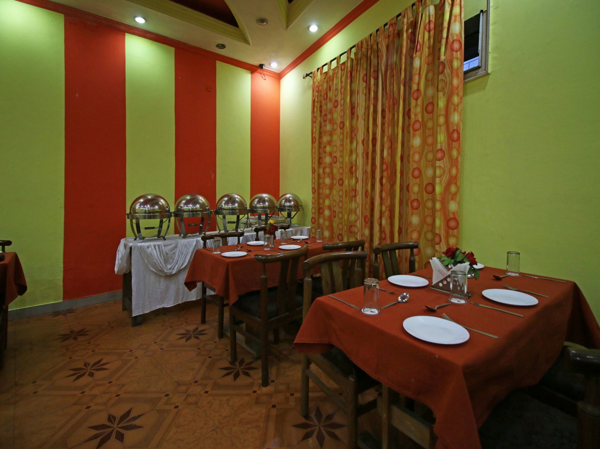 Hotel Oyo 5667 Katra Continental Extérieur photo