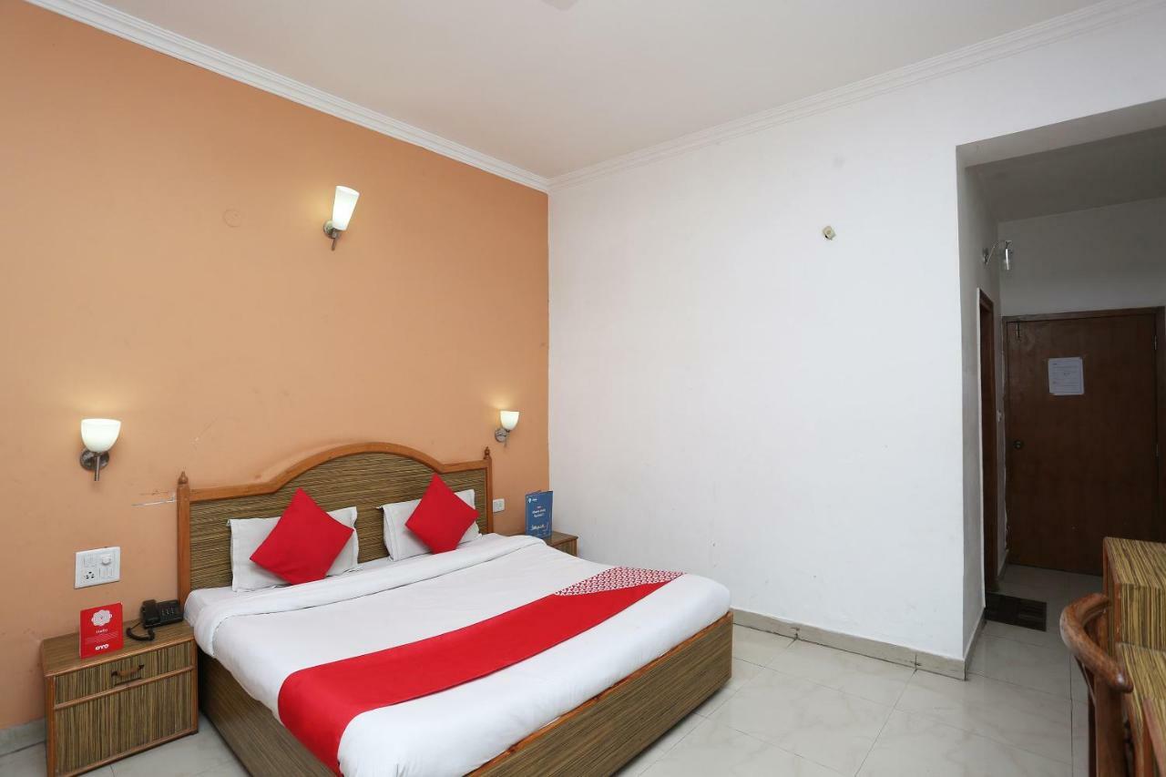 Hotel Oyo 5667 Katra Continental Extérieur photo