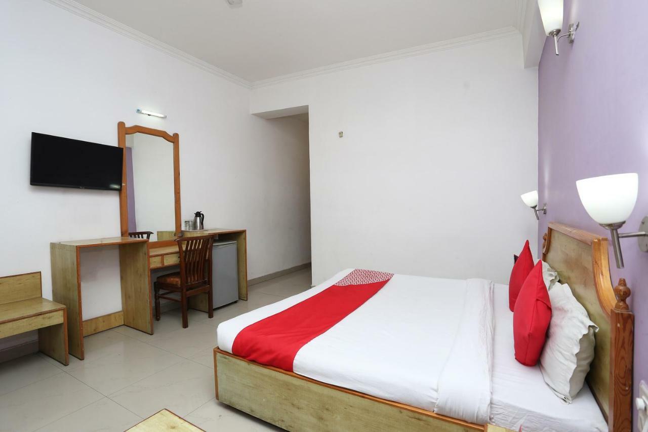 Hotel Oyo 5667 Katra Continental Extérieur photo